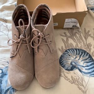 New in box. Toms size 10 Taupe Suede Desert Wedge.